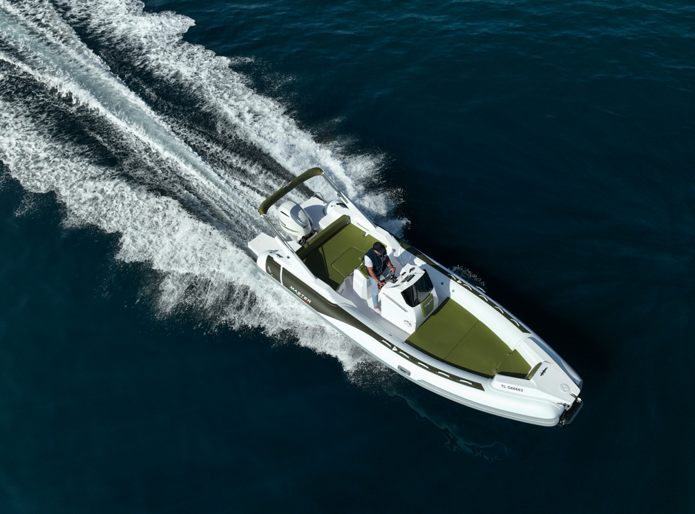 ou louer un Master 699 pour une journée en mer