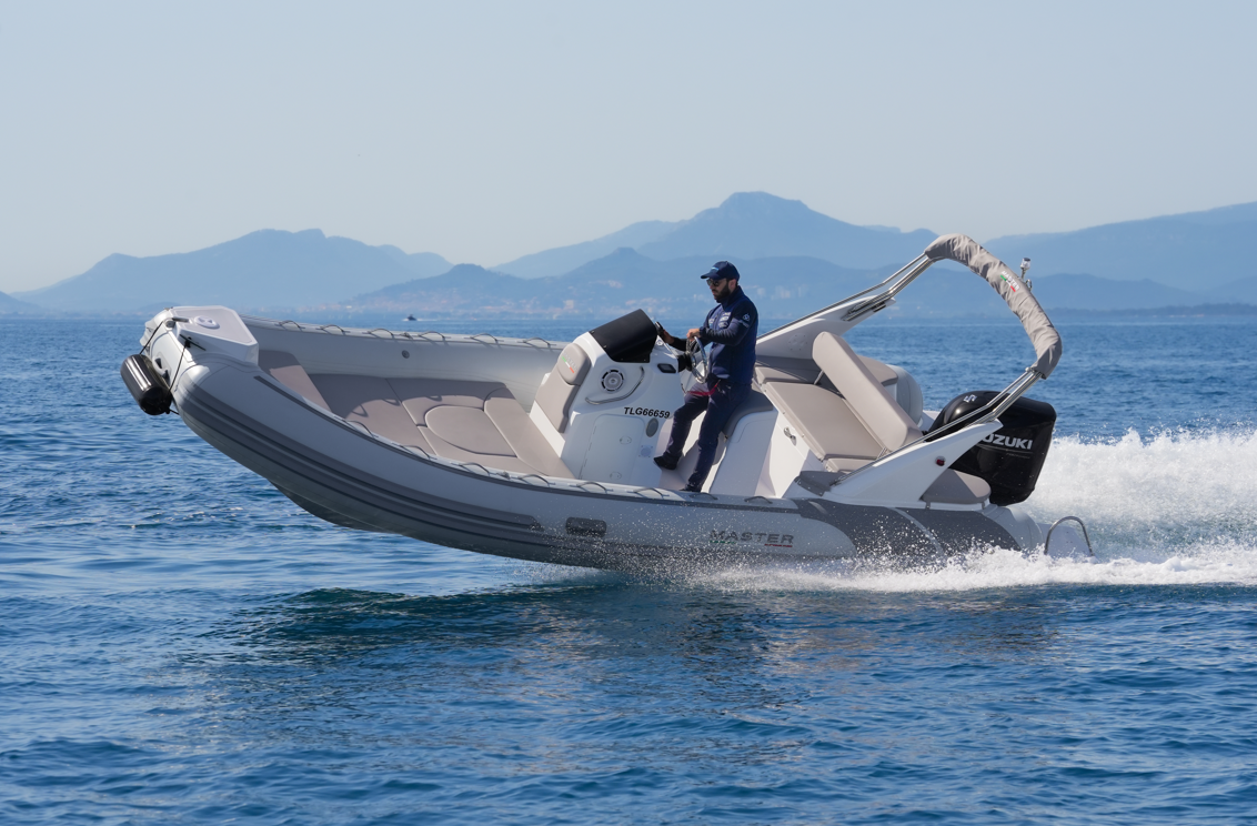 Location d'un Master 630 pour une sortie en mer dans le var