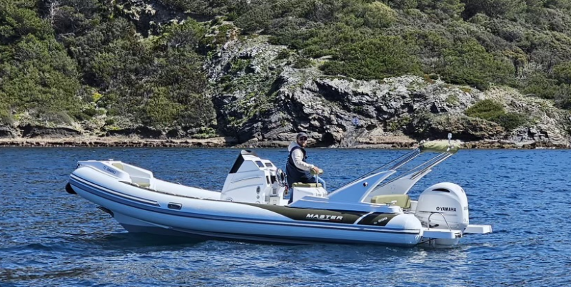 location d'un Master 699 gp à giens