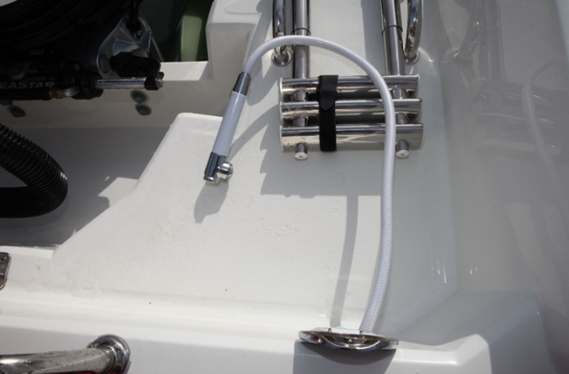 Location d'un bateau à moteur pour visiter Brégançon