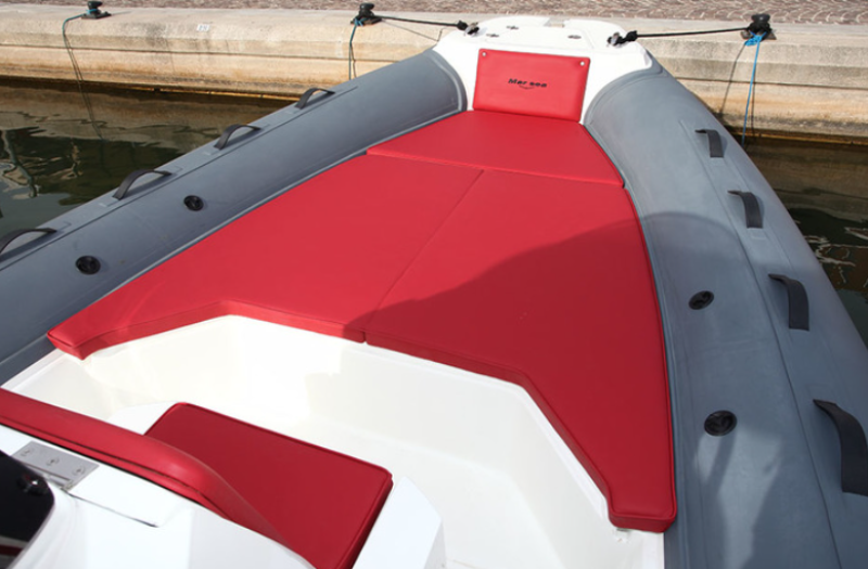 Location d'un bateau à moteur pour visiter Brégançon