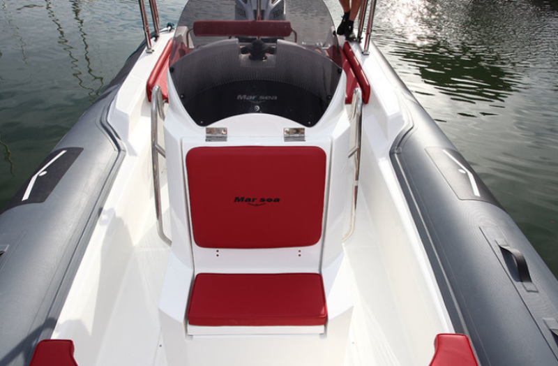 Location d'un bateau à moteur pour visiter Brégançon