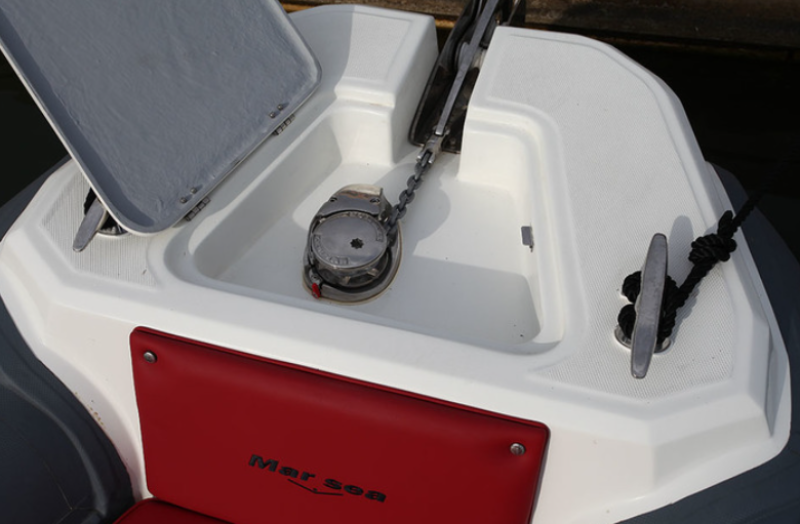 Location d'un bateau à moteur pour visiter Brégançon