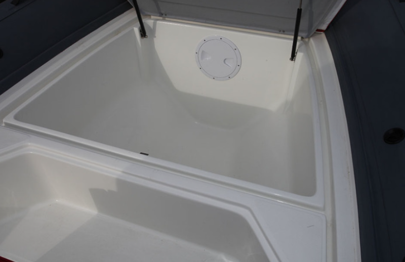 Location d'un bateau à moteur pour visiter Brégançon