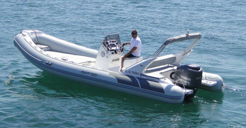 Location bateau semi-rigide Master 770 sur Hyères Port