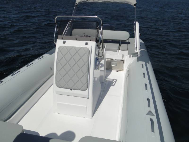 Location bateau semi-rigide Master 770 sur Hyères Port