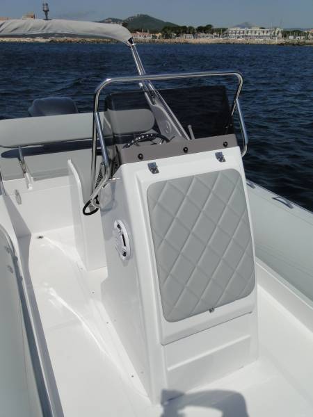 Location bateau semi-rigide Master 770 sur Hyères Port