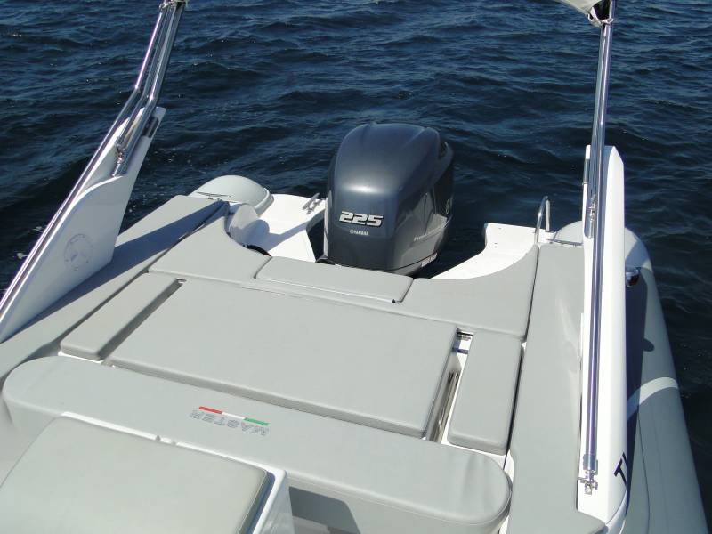 Location bateau semi-rigide Master 770 sur Hyères Port