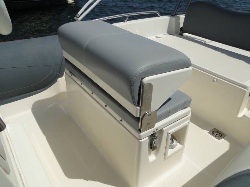 Louer un semi-rigide Joker Boat Clubman 22 à Hyères