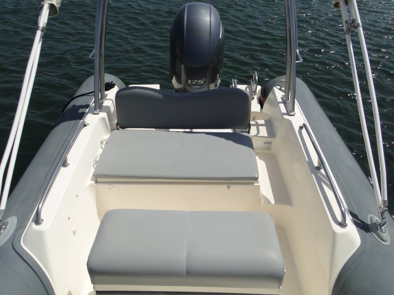 Louer un semi-rigide Joker Boat Clubman 22 à Hyères