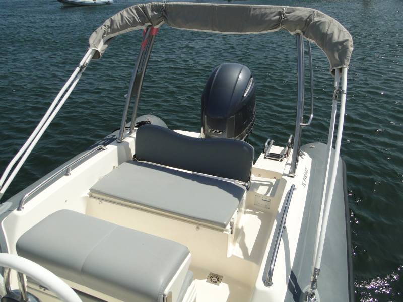 Louer un semi-rigide Joker Boat Clubman 22 à Hyères