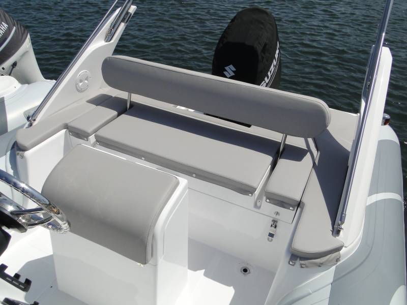 Louer un bateau moteur semi rigide idéal pour visiter Porquerolles au départ de Hyères