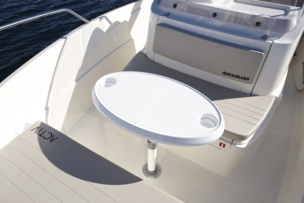 table a manger bateau de location coque open toulon