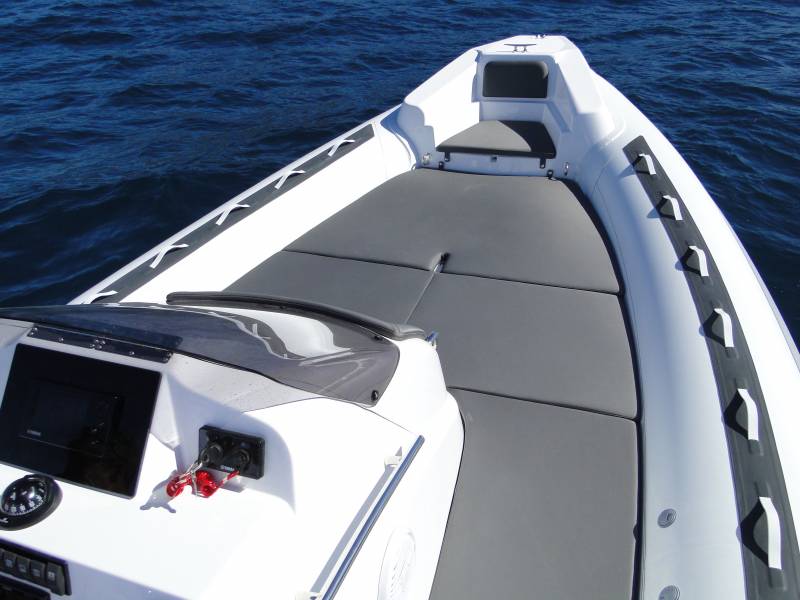 bain de soleil avant bateau de location 83400