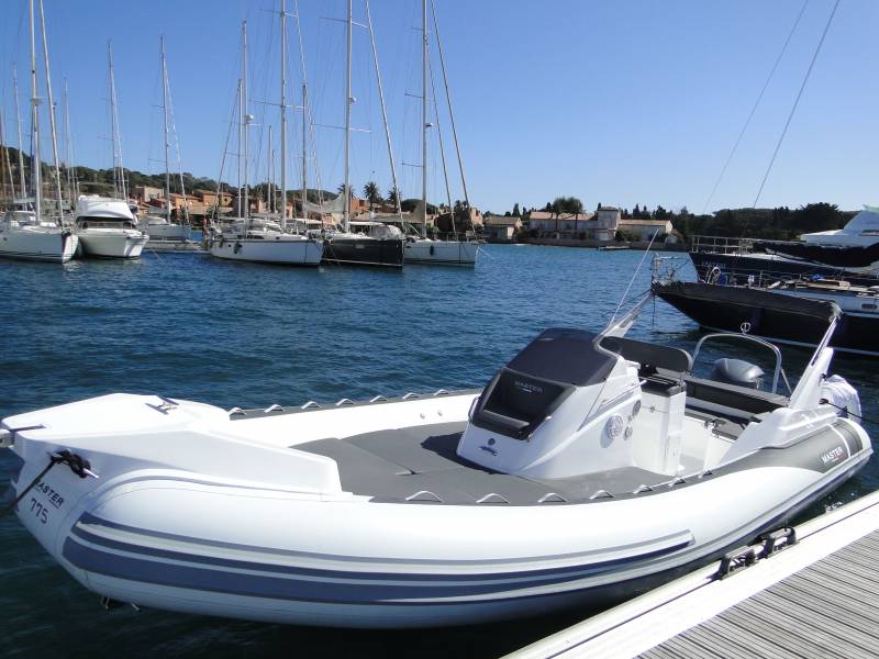 location semi rigide a porquerolles