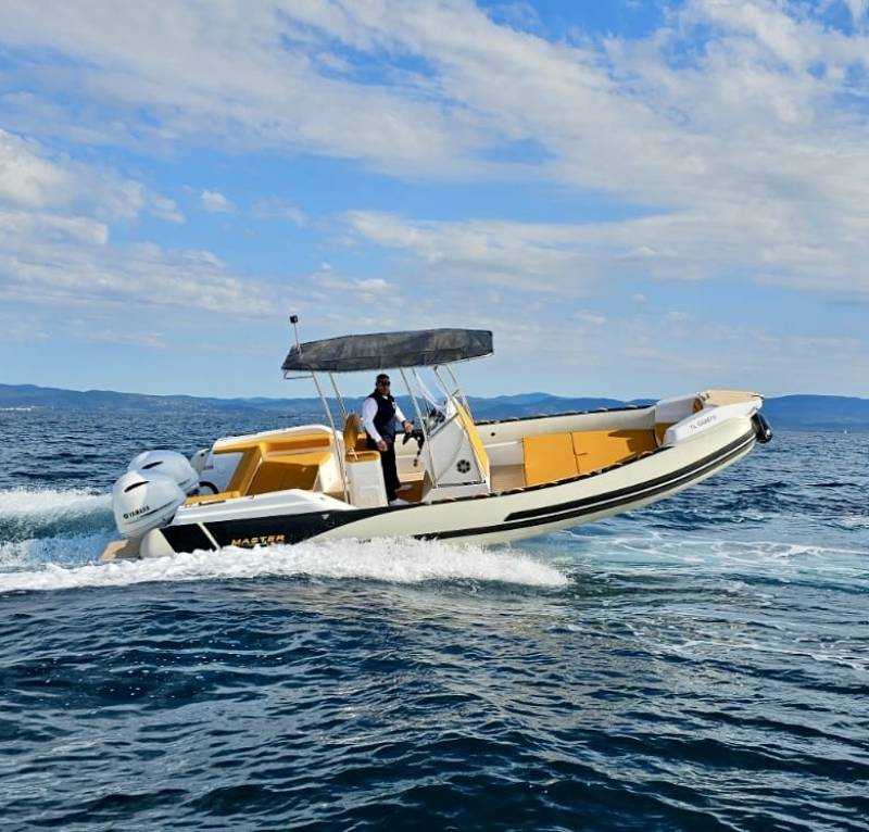 Louer un bateau semi rigide Master 775 à la journée au port d'Hyères