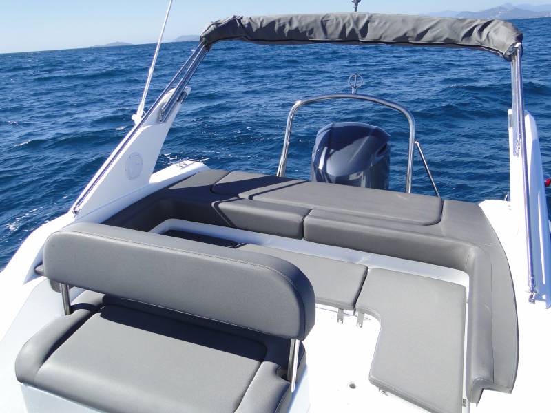 banquette passager master 775 zodiac en location a hyeres