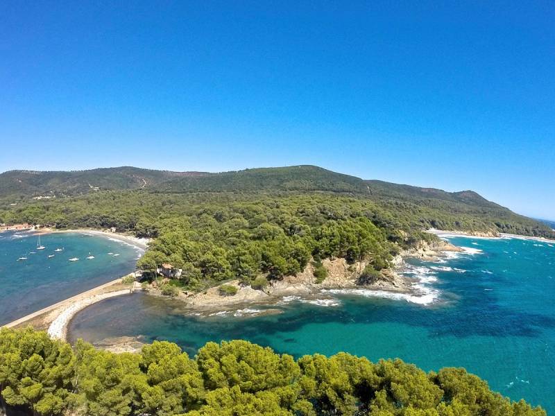 Location d'un bateau à moteur pour visiter Brégançon