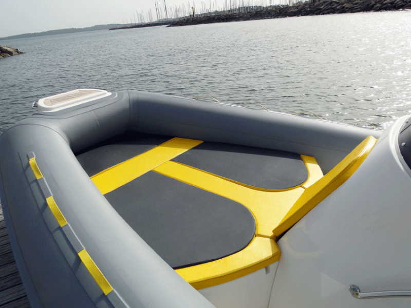 Location semi-rigide Joker Boat Mainstream 800 au Port de Hyères