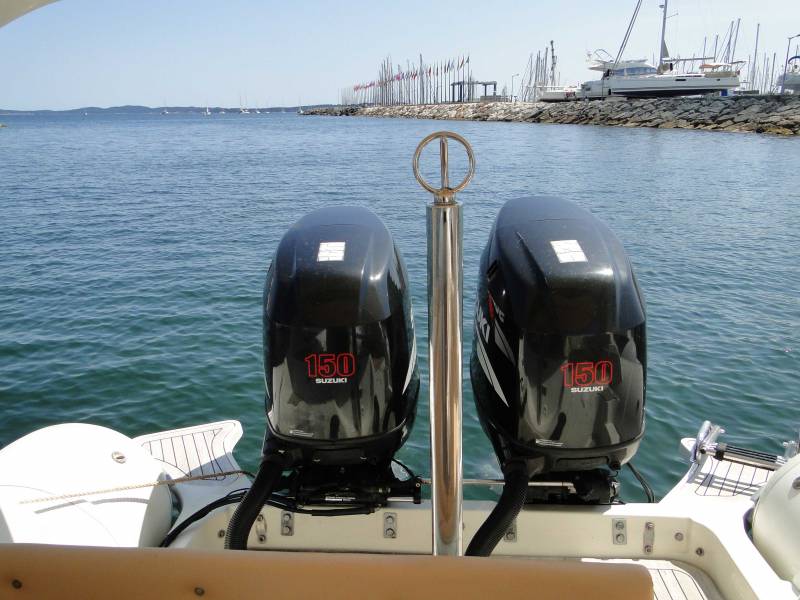 louer un semi rigide avec un mat de ski pour faire du wakeboard