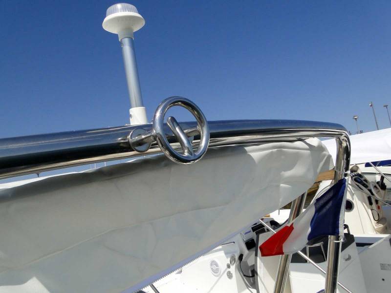 Louer un bateau avec un mât de ski pour faire du skis nautique toulon Hyères Var