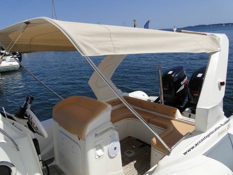 location grand semi rigide avec protection soleil a hyeres toulon