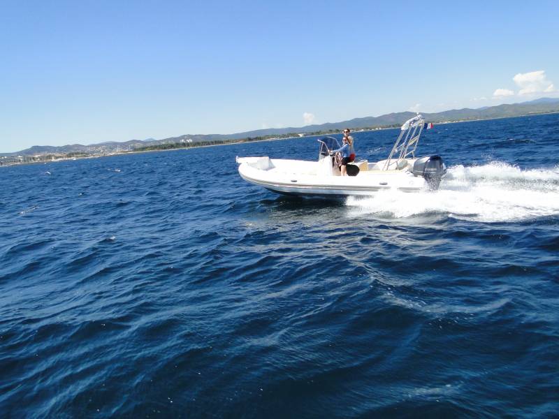 Louer un bateau moteur pour visiter la réserve naturelle de Port-Cros