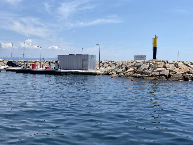 louer un bateau a hyeres et faire l'essence au retour de votre journee