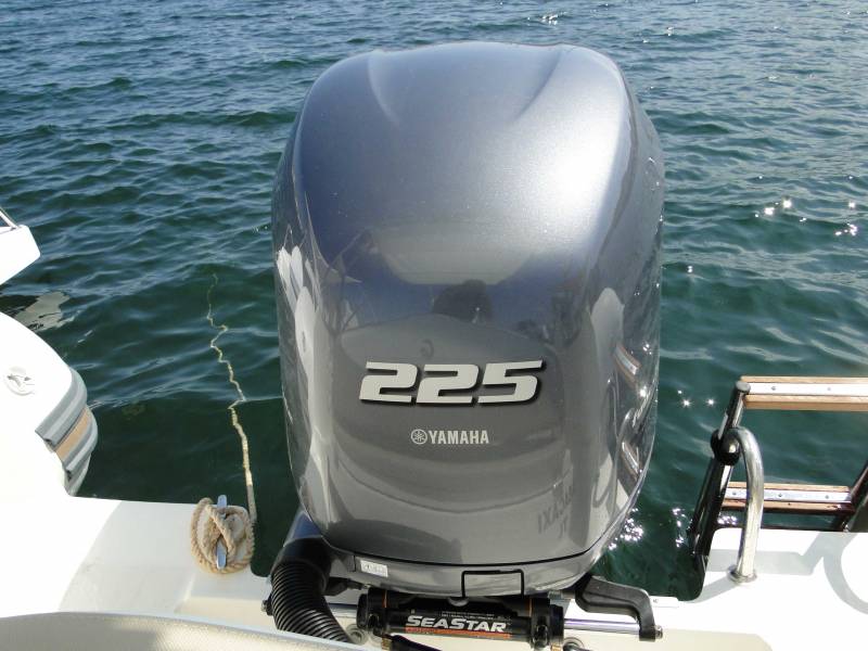 Louer un bateau pour faire de la bouée tractée à partir du port de Hyères