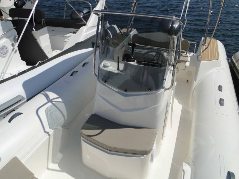 Location bateau pour 10 personnes à Hyères