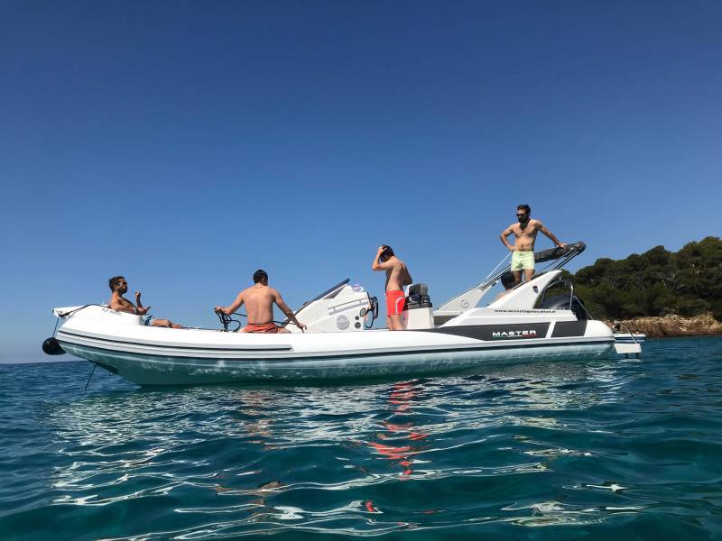 location bateau pour 12 personnes a hyeres