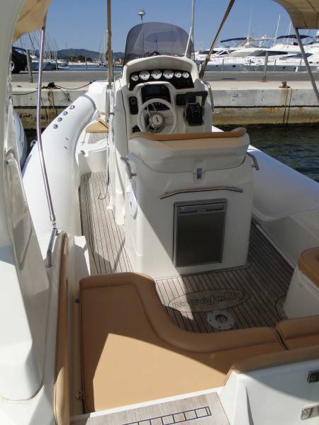 louer un semi rigide confortable porquerolles