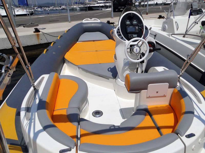 louer un semi rigide type zodiac