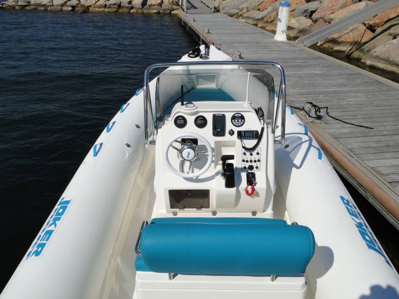 ou louer un bateau pour 10 personnes sur le port de hyères