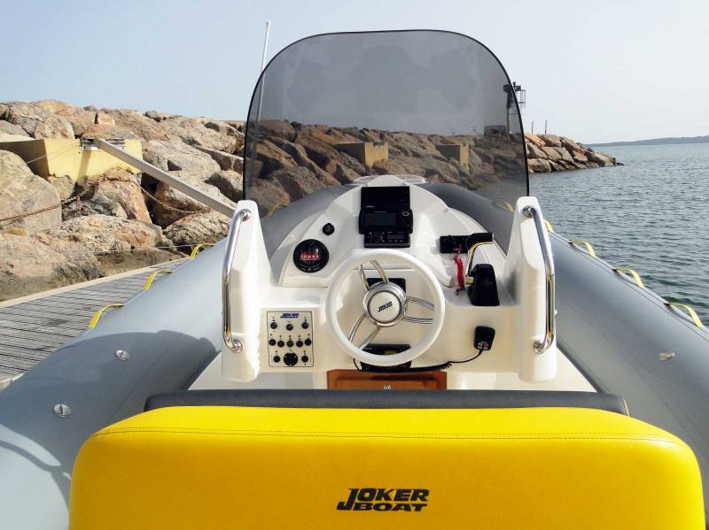 louer un bateau pour faire de la bouée tractée sur Hyères