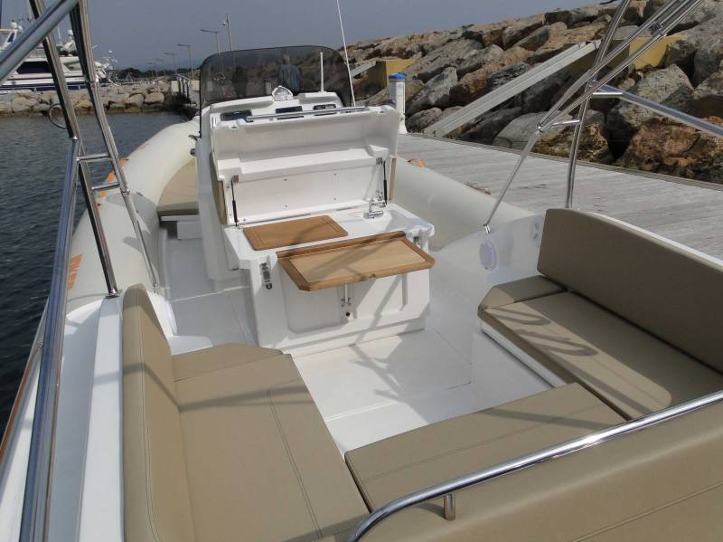 combien coute une location de bateau semi rigide a hyeres pres de carqueiranne