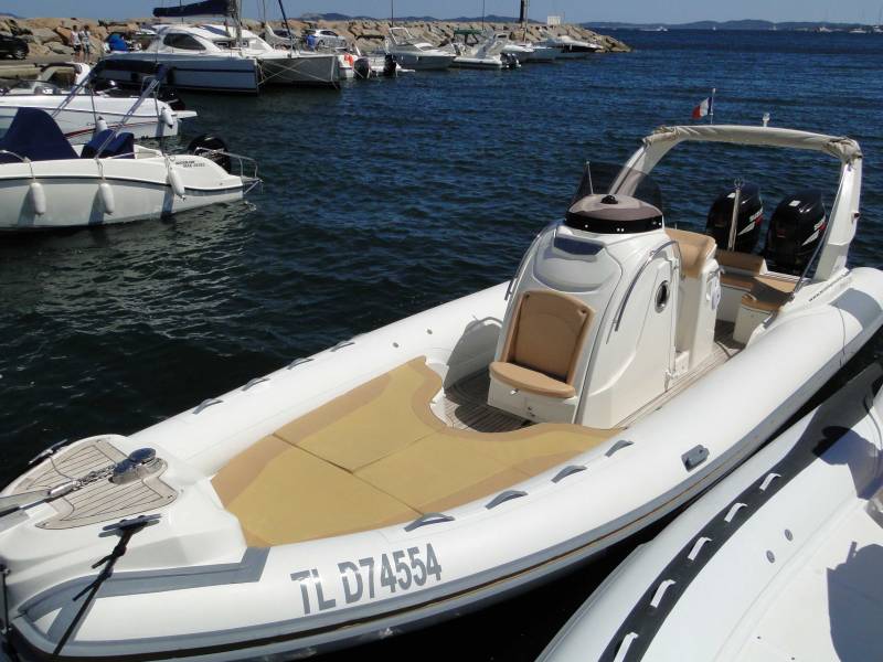 location semi rigide nuova jolly prince 28 a hyeres