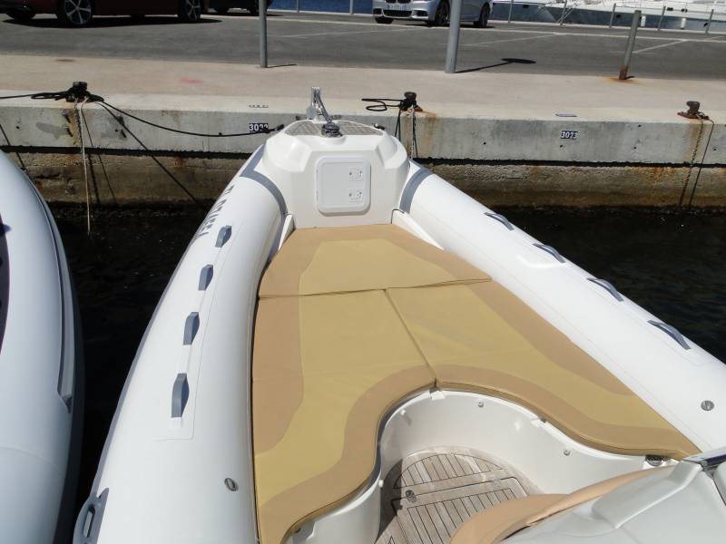 bain de soleil avant location de bateau a hyeres