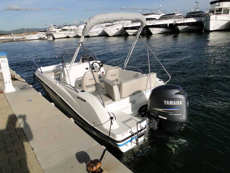 Location bateau Hyères avec places assises