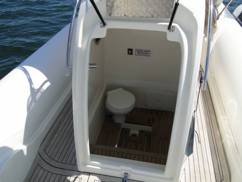 louer un bateau a la journee avec toilettes
