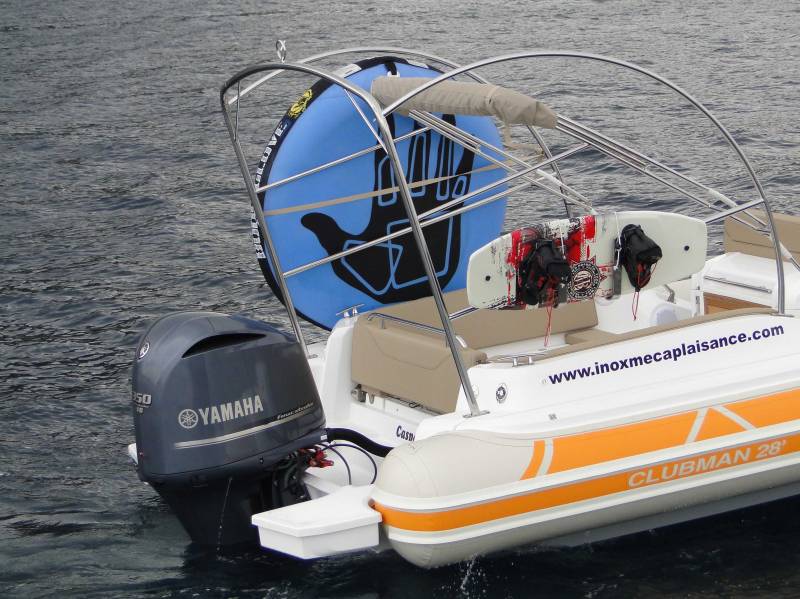 louer un bateau pour faire du wake sur la presqu'ile de giens a hyeres