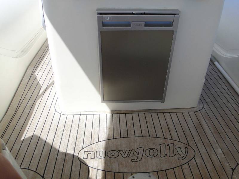 louer un semi rigide avec frigo au port de hyeres