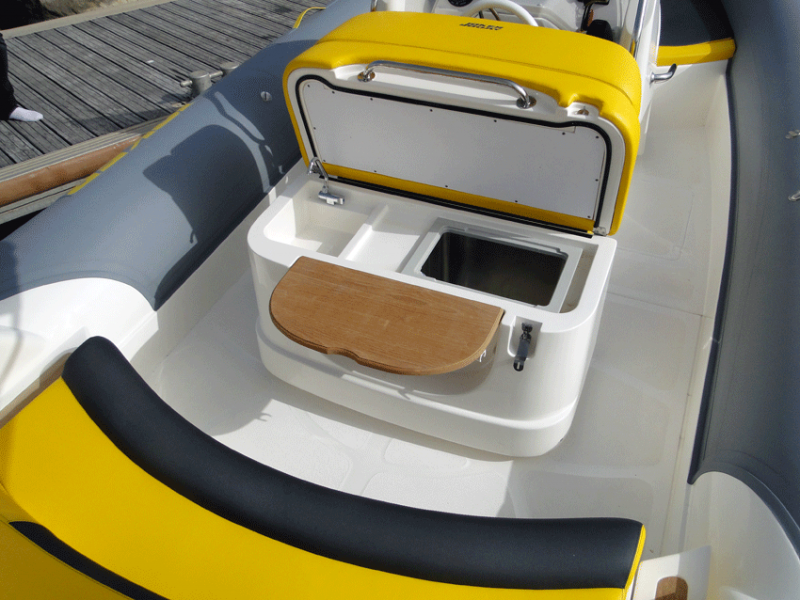 Location semi-rigide Joker Boat Mainstream 800 au Port de Hyères