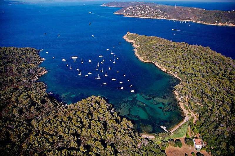 Louer un bateau moteur pour visiter et plonger sur l’Ile de Port-Cros
