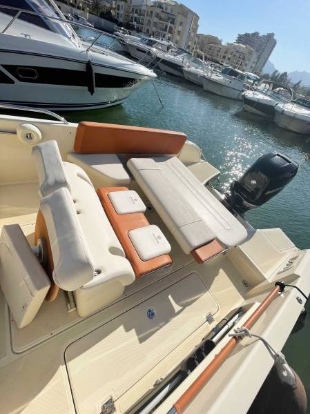 location bateau cap camarat 7,50 m sur le port de Hyeres