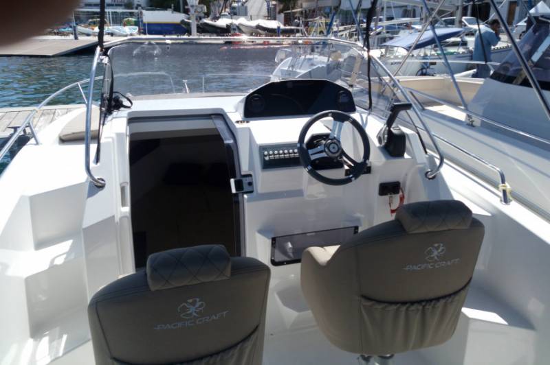 louer un bateau pour dormir a quai a porquerolles a hyeres