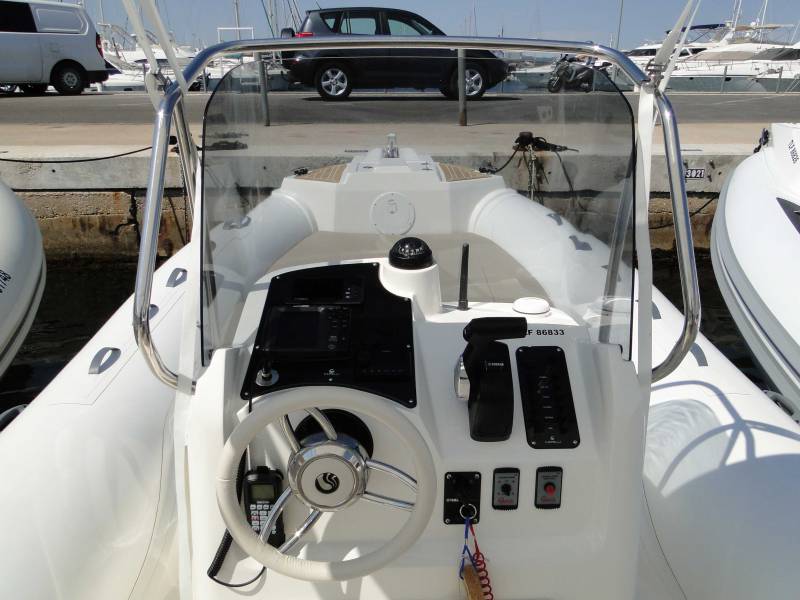 Location bateau avec des enfants au port de Hyères