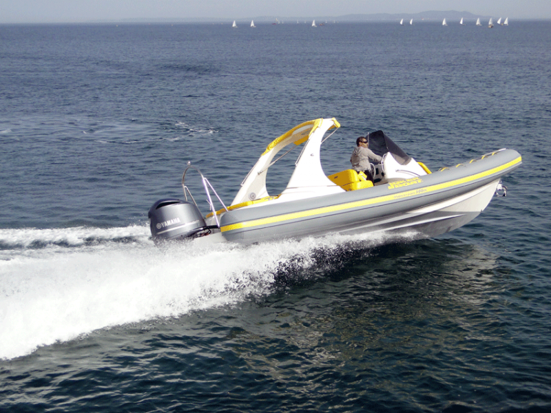 Location semi-rigide Joker Boat Mainstream 800 au Port de Hyères