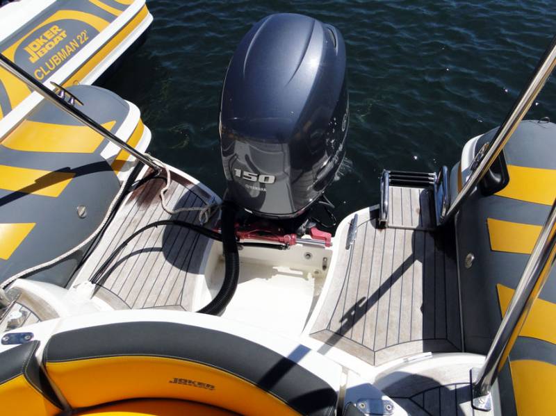 Location de bateau avec échelle de bain port St Pierre Hyères