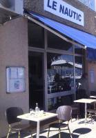 ou manger après une journée de location de bateau sur le port d'hyères